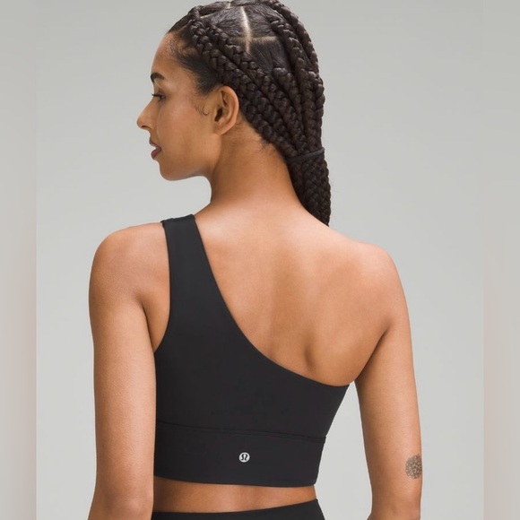 lululemon Align™
Asymmetrical Bra *Light
Support, C/D Cup, Size 6 - Picture 2 of 2